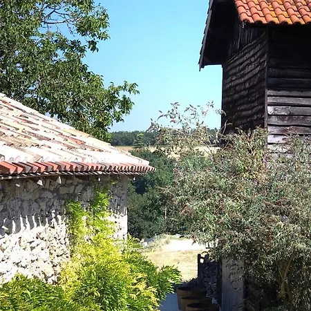 Le De La Maison Des Chats - En Quercy Holiday home Saint-Amans-du-Pech