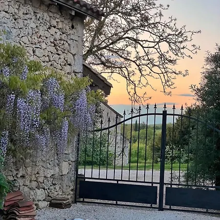 Le De La Maison Des Chats - En Quercy Holiday home *
